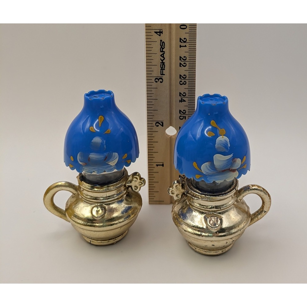 VINTAGE KITCHEN 3" HIGH PLASTIC/METAL OLD LANTERN SALT & PEPPER SHAKERS - Picture 2 of 16